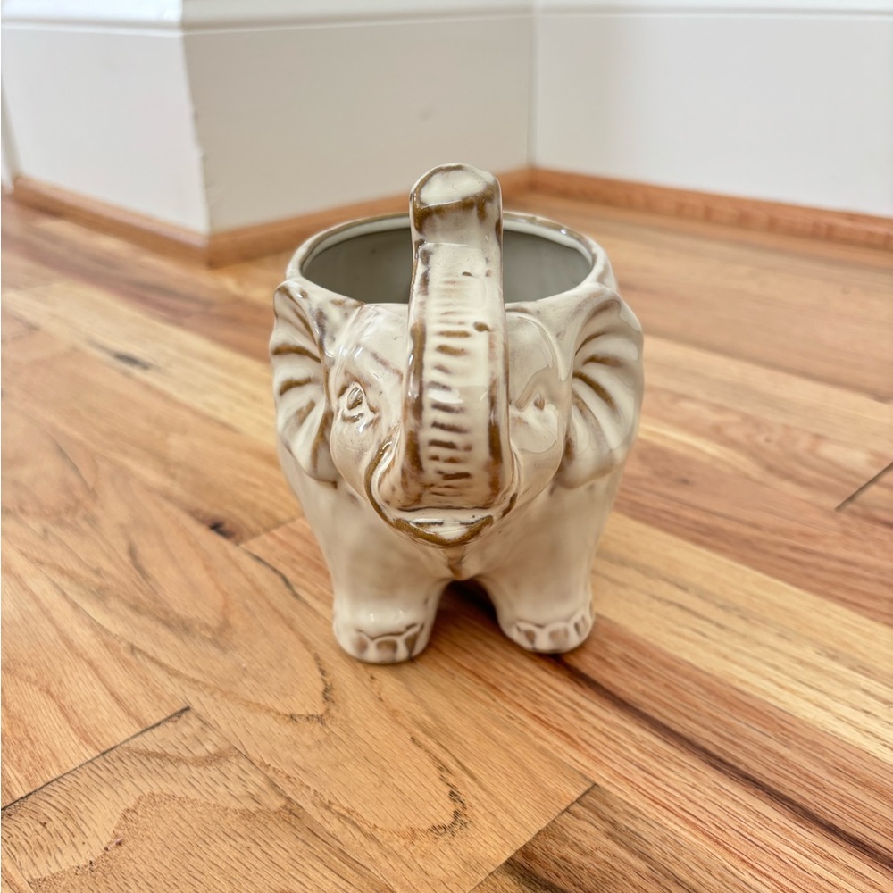 Ceramic cream elephant planter